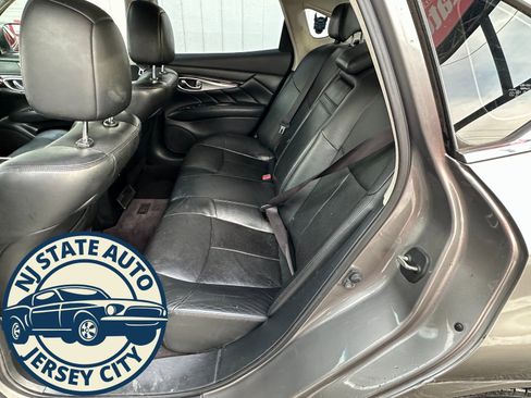 Used 2011 INFINITI M37 x w/ Premium Pkg image 3