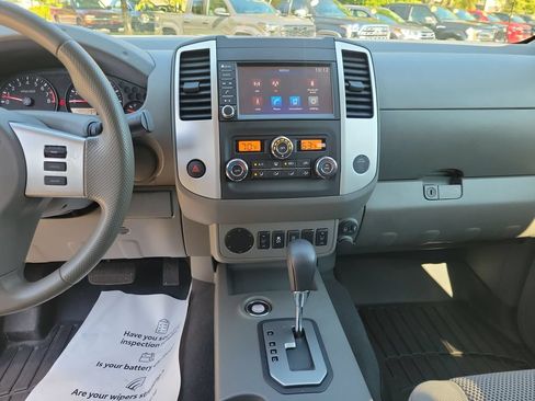 Used 2021 Nissan Frontier SV w/ Midnight Edition Floor Mats RWD image 25