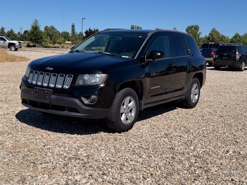 Used 2016 Jeep Compass Latitude FWD image 1