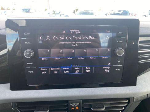 Used 2025 Volkswagen Jetta SE image 21