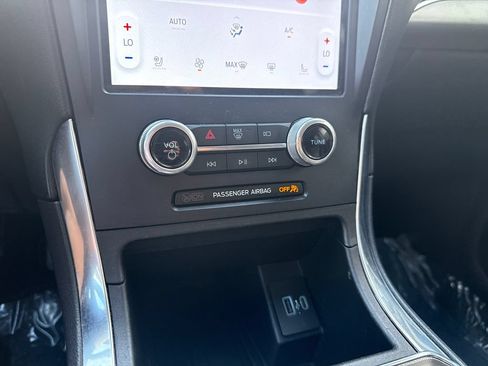 Used 2022 Ford Edge Titanium AWD/4WD image 17