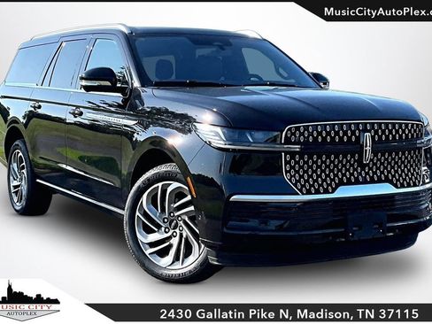 Used 2025 Lincoln Navigator L Reserve AWD/4WD image 1