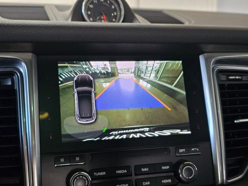 Used 2018 Porsche Macan S image 12