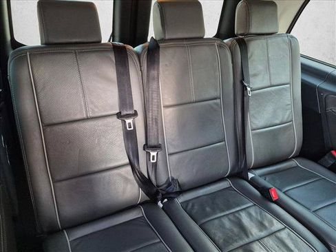 Used 2018 Mercedes-Benz Metris Passenger image 20