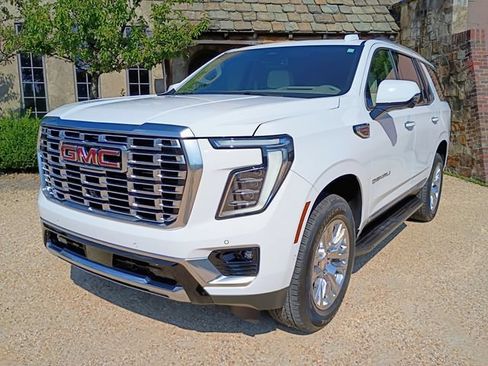 Used 2025 GMC Yukon Denali w/ LPO, Floor Liner Package RWD image 4
