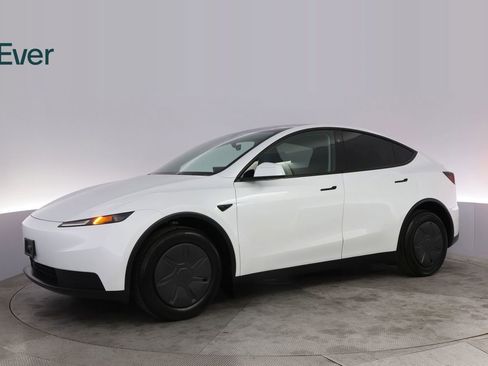 Used 2026 Tesla Model Y 2WD image 17