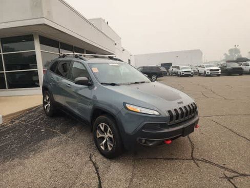 Used 2015 Jeep Cherokee Trailhawk w/ Leather Interior Group AWD/4WD image 9