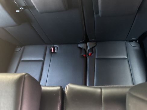 Used 2019 Toyota Highlander XLE AWD/4WD image 23
