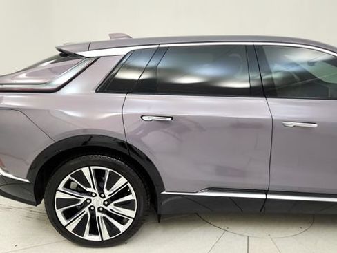 Used 2024 Cadillac Lyriq Luxury AWD/4WD image 30