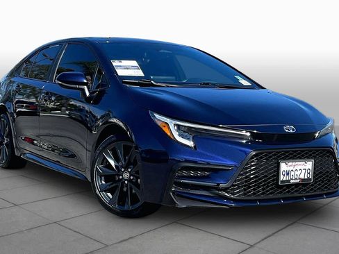 Used 2024 Toyota Corolla SE w/ SE Premium Package FWD image 2