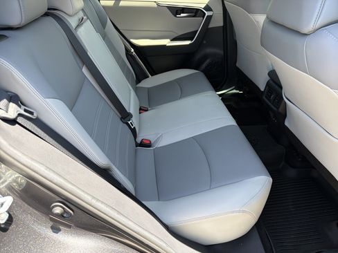 Used 2020 Toyota RAV4 XLE Premium FWD image 11