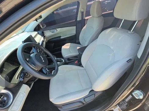 Used 2023 Kia Forte LXS FWD image 7