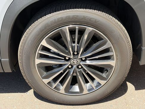 Used 2026 Toyota Grand Highlander AWD Hybrid image 8
