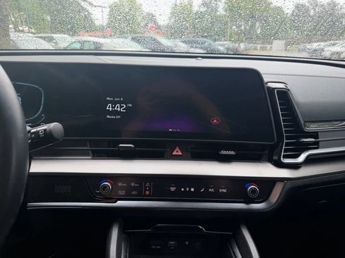 Certified 2025 Kia Sportage EX AWD/4WD image 21