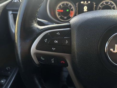 Used 2015 Jeep Cherokee Latitude w/ Cold Weather Group image 17