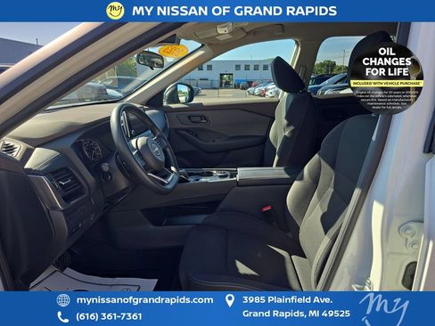 Used 2023 Nissan Rogue S AWD/4WD image 10