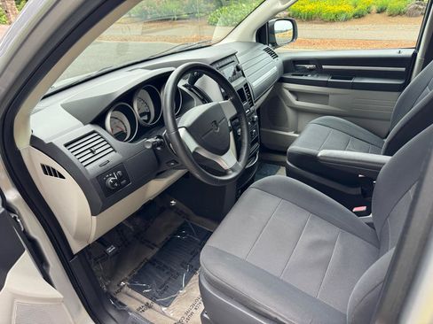 Used 2008 Dodge Grand Caravan SXT FWD image 12