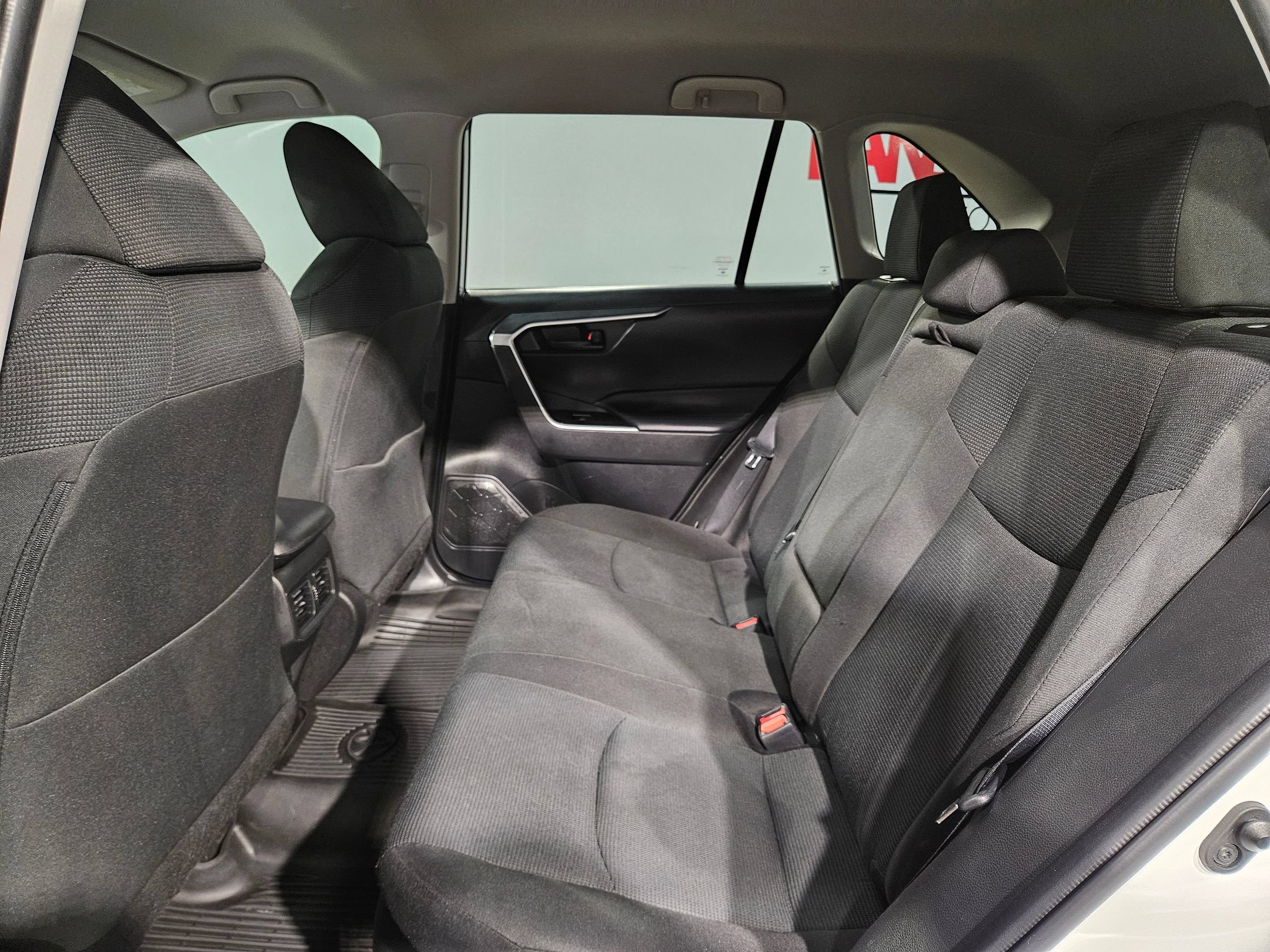Used 2022 Toyota RAV4 LE AWD/4WD image 33
