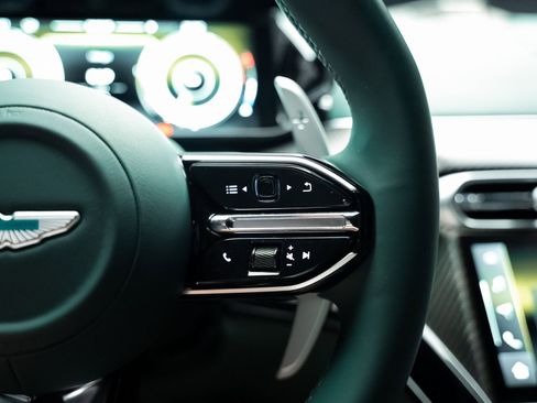 Used 2025 Aston Martin V8 Vantage Coupe RWD image 47