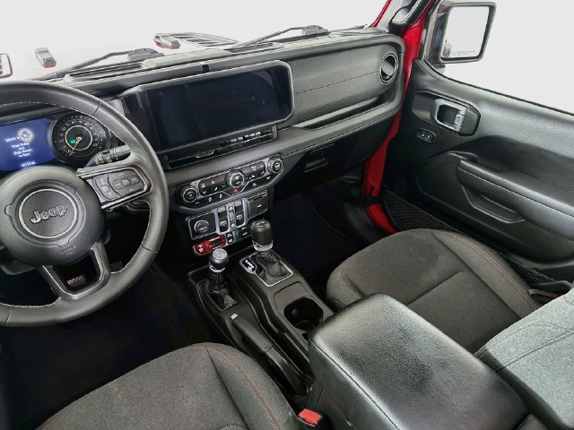 Used 2025 Jeep Wrangler Unlimited Rubicon w/ Convenience Group AWD/4WD image 27