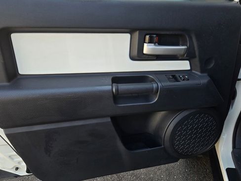 Used 2014 Toyota FJ Cruiser 4WD w/ Upgrade Package image 11