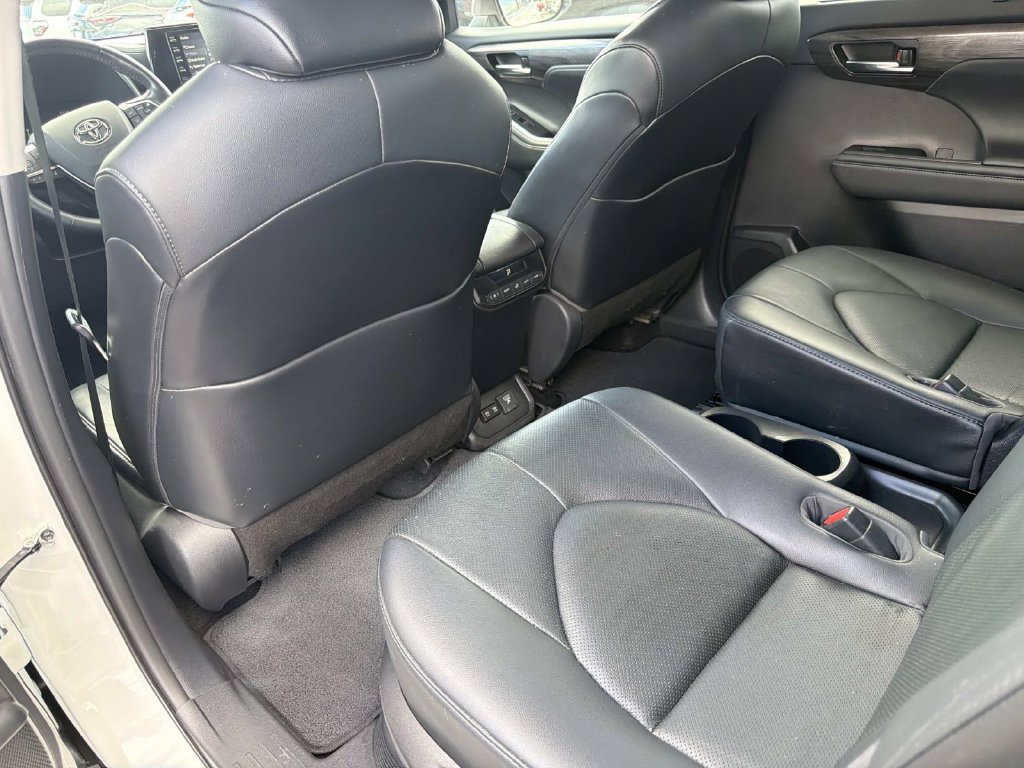 Used 2021 Toyota Highlander Limited AWD/4WD image 15