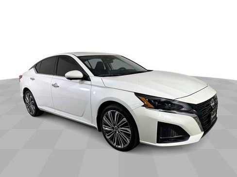 Used 2024 Nissan Altima 2.5 SL AWD/4WD image 2