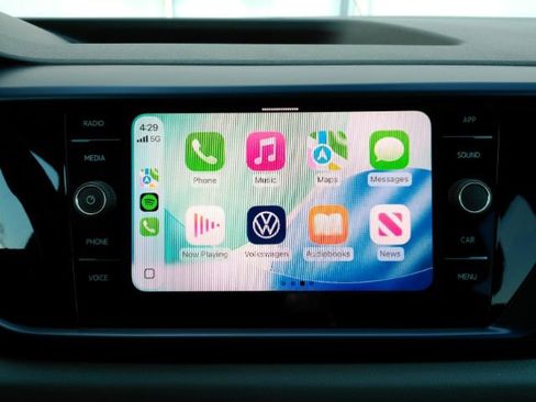 Used 2022 Volkswagen Taos SE image 10