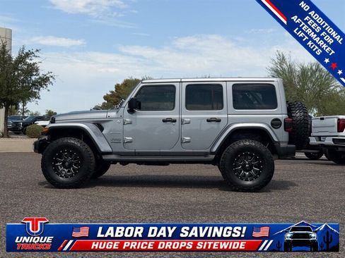 Used 2020 Jeep Wrangler Unlimited Sahara w/ LED Lighting Group AWD/4WD image 10