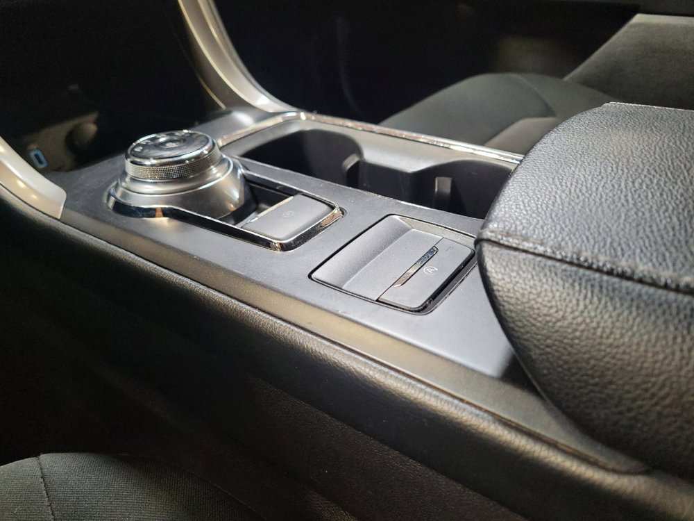 Used 2018 Ford Fusion SE w/ Fusion SE Technology Package FWD image 26