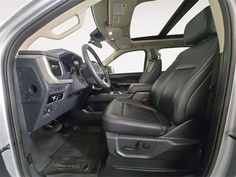 Certified 2024 Ford Expedition XLT image 9