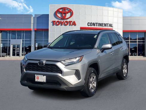 Certified 2022 Toyota RAV4 XLE AWD/4WD image 3