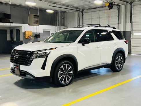 New 2026 Nissan Pathfinder Platinum FWD image 16