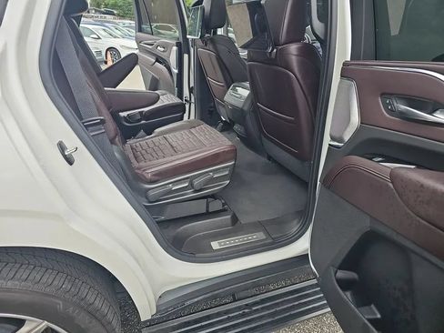 Used 2021 Cadillac Escalade Premium Luxury Platinum RWD image 27
