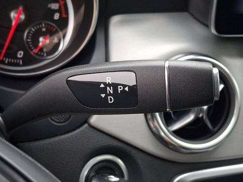 Certified 2019 Mercedes-Benz GLA 250 4MATIC image 15