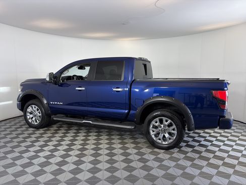 Used 2021 Nissan Titan SL w/ Moonroof Package AWD/4WD image 8