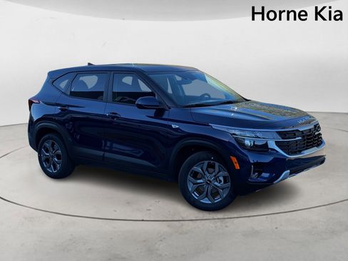 New 2026 Kia Seltos LX image 2