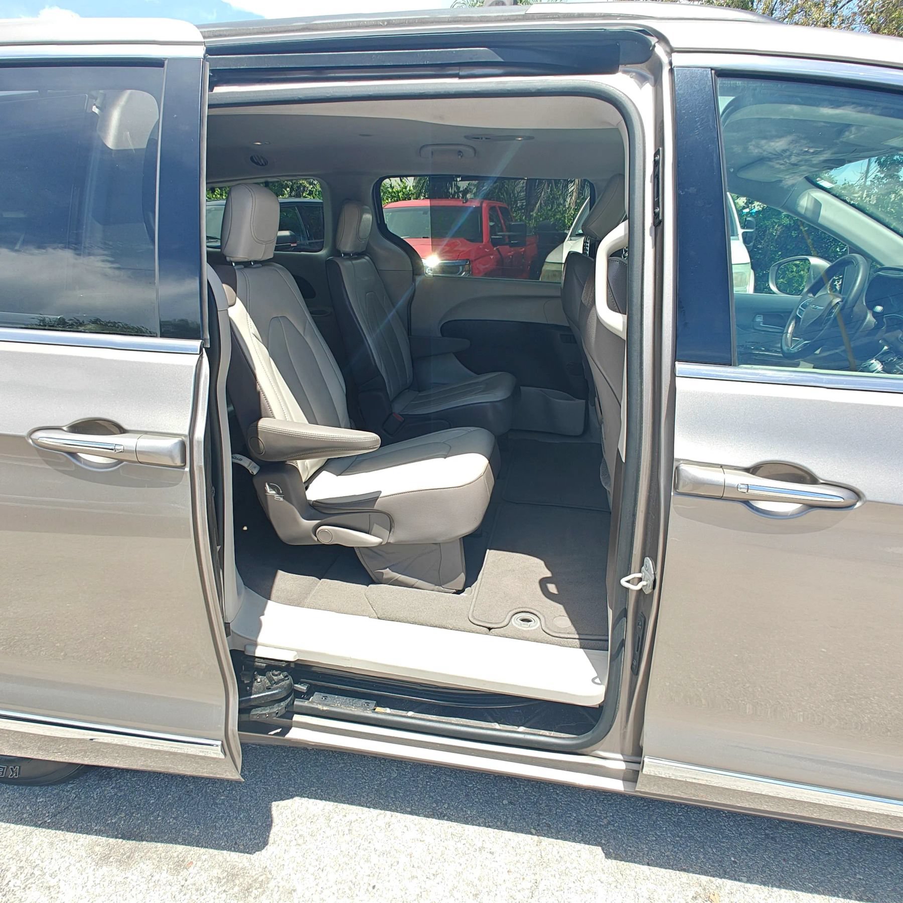 Used 2017 Chrysler Pacifica Touring-L FWD image 15