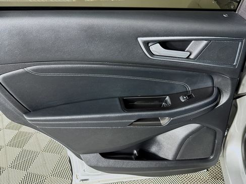 Used 2018 Ford Edge Titanium image 25
