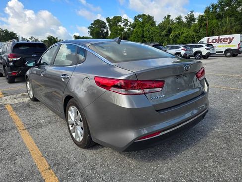 Used 2018 Kia Optima LX w/ 17" Alloy Wheels Package FWD image 9