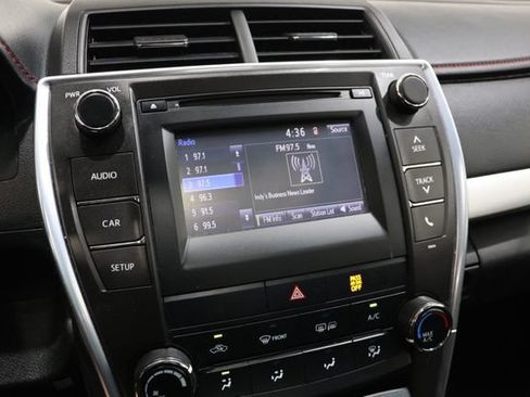 Used 2016 Toyota Camry SE w/ Moonroof Package FWD image 22