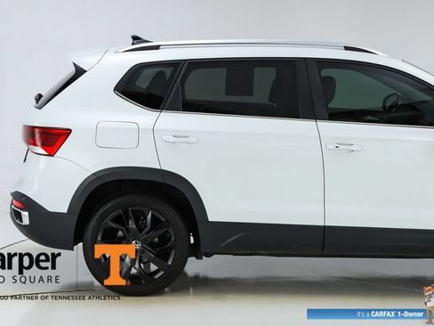 Used 2023 Volkswagen Taos SE w/ Panoramic Sunroof Package FWD image 49
