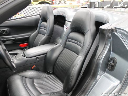 Used 2003 Chevrolet Corvette w/ Preferred Equipment Group1 image 29