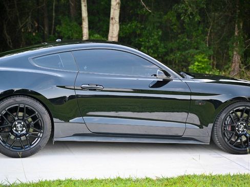 Used 2019 Ford Mustang GT Premium w/ GT Performance Package RWD image 12