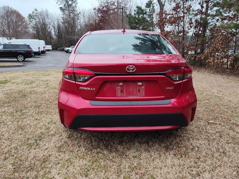 Used 2020 Toyota Corolla XLE image 6