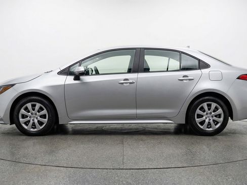Used 2025 Toyota Corolla LE FWD image 5