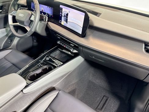 New 2026 Audi Q3 quattro 2.0T AWD/4WD image 25