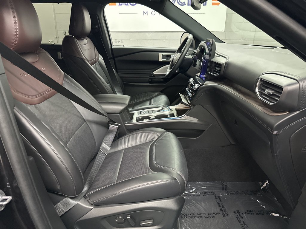 Used 2024 Ford Explorer Platinum w/ Technology Package AWD/4WD image 19