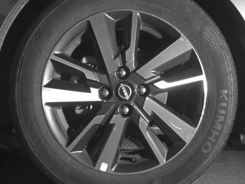 Used 2025 Nissan Versa SV image 12