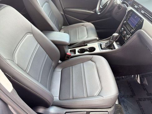 Used 2020 Volkswagen Passat 2.0T SE w/ Sunroof Package FWD image 30